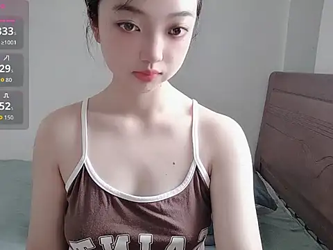 Snapshot of oblakitty_ chatting on July 10, 2026, 12:37 am oblakitty online show from July 10, 2026, 12:37 am