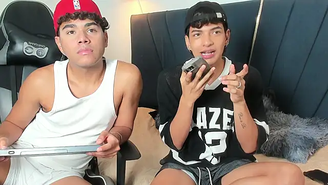 Enzo love18 online show from April 19, 2026, 3:50 am