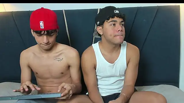 Enzo love18 online show from April 21, 2026, 8:09 am