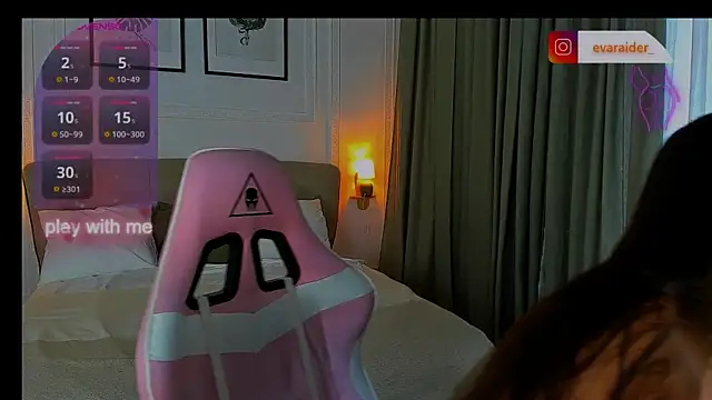 Snapshot of EvaRaider chatting on July 5, 2026, 3:23 am EvaRaider online show from July 5, 2026, 3:23 am