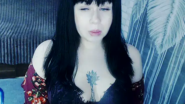 LollyVee online show from March 18, 2026, 9:40 pm