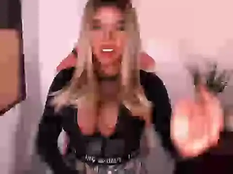 Snapshot of Zandralopez chatting on July 4, 2026, 11:05 am Zandralopez online show from July 4, 2026, 11:05 am