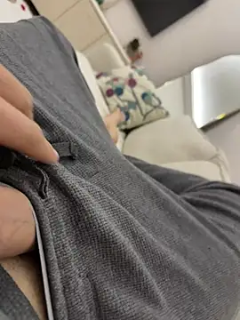 asdfgh09120 online show from March 20, 2026, 9:52 pm