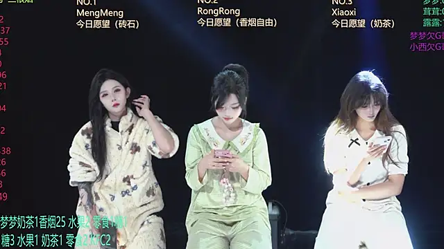 Snapshot of Hotgirl-001 chatting on May 6, 2026, 11:04 am Hotgirl-001 online show from May 6, 2026, 11:04 am