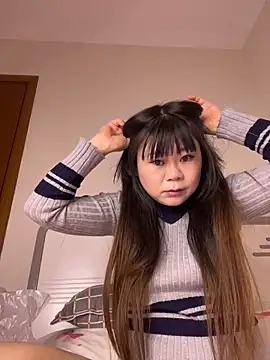 molyyuyu online show from March 17, 2026, 10:02 pm