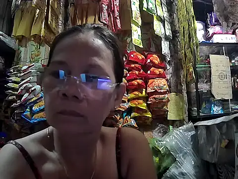 Snapshot of mommylicious_23 chatting on May 6, 2026, 8:58 pm mommylicious 23 online show from May 6, 2026, 8:58 pm