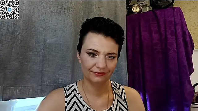 Snapshot of HotMamaQueen234 chatting on May 22, 2026, 9:37 am HotMamaQueen234 online show from May 22, 2026, 9:37 am