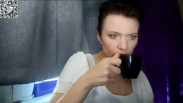 Snapshot of HotMamaQueen234 chatting on June 2, 2026, 10:39 am HotMamaQueen234 online show from June 2, 2026, 10:39 am