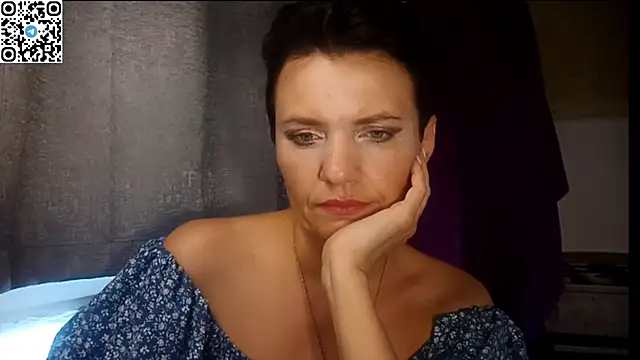 Snapshot of HotMamaQueen234 chatting on July 1, 2026, 11:56 am HotMamaQueen234 online show from July 1, 2026, 11:56 am