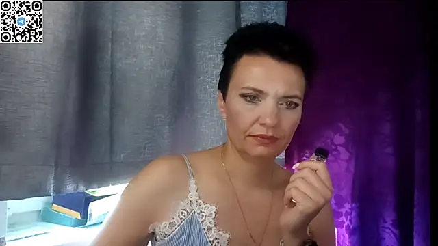 Snapshot of HotMamaQueen234 chatting on July 16, 2026, 12:22 pm HotMamaQueen234 online show from July 16, 2026, 12:22 pm