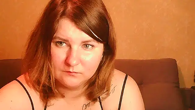 Snapshot of Minisstra chatting on April 2, 2026, 6:05 pm Minisstra online show from April 2, 2026, 6:05 pm