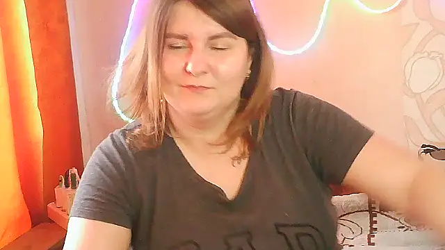 Snapshot of Minisstra chatting on April 10, 2026, 12:10 pm Minisstra online show from April 10, 2026, 12:10 pm