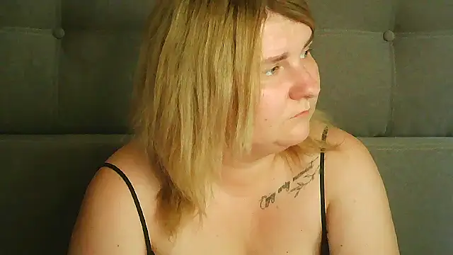 Snapshot of Minisstra chatting on July 6, 2026, 12:24 pm Minisstra online show from July 6, 2026, 12:24 pm