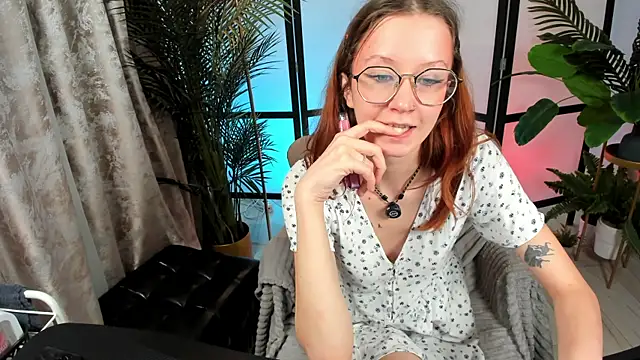 Snapshot of AmelieViolet chatting on June 25, 2026, 5:12 am AmelieViolet online show from June 25, 2026, 5:12 am