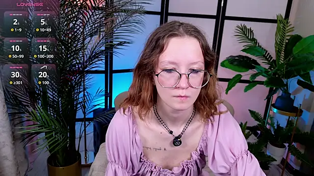 Snapshot of AmelieViolet chatting on July 14, 2026, 10:54 am AmelieViolet online show from July 14, 2026, 10:54 am
