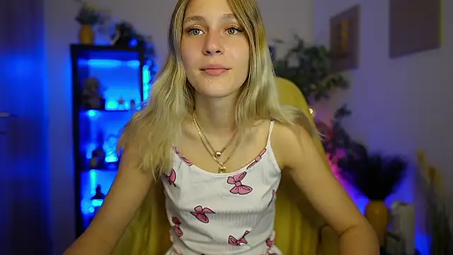 Luna Grace18 online show from April 8, 2026, 1:11 pm