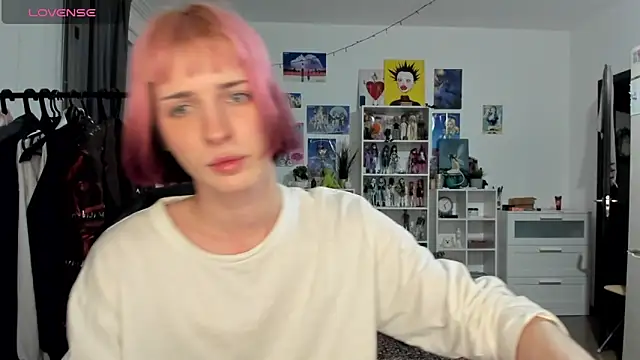 sweet peach    online show from April 17, 2026, 9:51 pm