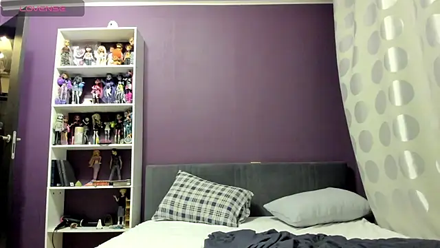 sweet peach    online show from April 25, 2026, 8:17 pm