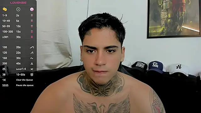sweetlatinoboy online show from March 25, 2026, 12:33 pm