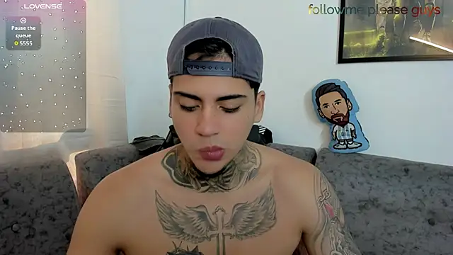 sweetlatinoboy online show from June 11, 2026, 12:25 pm