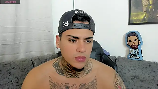 sweetlatinoboy online show from June 26, 2026, 11:42 pm