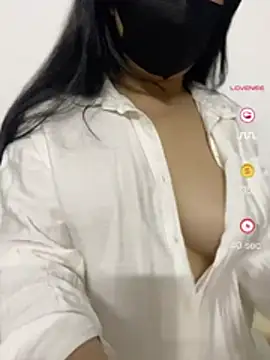 Snapshot of AliceDuong chatting on May 7, 2026, 3:12 am AliceDuong online show from May 7, 2026, 3:12 am