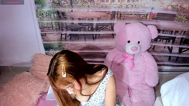 Snapshot of little_doll18_ chatting on June 10, 2026, 7:57 pm little doll18 online show from June 10, 2026, 7:57 pm