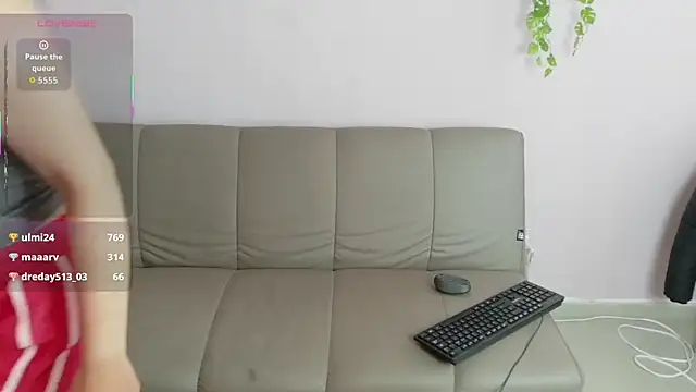 Snapshot of Zara_Fire chatting on May 7, 2026, 8:03 pm Zara Fire online show from May 7, 2026, 8:03 pm
