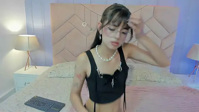 Snapshot of Eimy_Blaze chatting on May 27, 2026, 7:44 pm Eimy Blaze online show from May 27, 2026, 7:44 pm