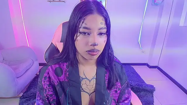 AryahMoonn online show from May 1, 2026, 4:17 am