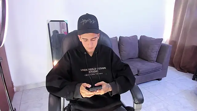 Ethann Boy online show from April 13, 2026, 9:31 pm