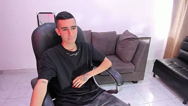 Ethann Boy online show from April 21, 2026, 7:39 pm