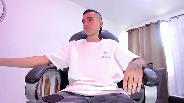 Ethann Boy online show from April 27, 2026, 8:51 pm