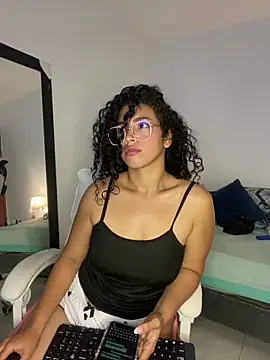 Luciianita lov199 online show from April 28, 2026, 3:00 am