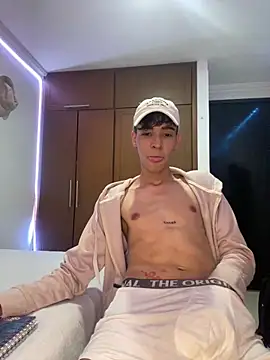 Snapshot of Milo_Gunnar chatting on April 10, 2026, 9:30 pm Milo Gunnar online show from April 10, 2026, 9:30 pm