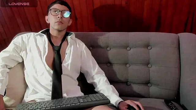 Snapshot of LeonBlazze chatting on March 19, 2026, 5:28 pm LeonBlazze online show from March 19, 2026, 5:28 pm