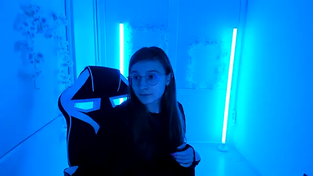 Mia kristal online show from April 25, 2026, 7:11 am