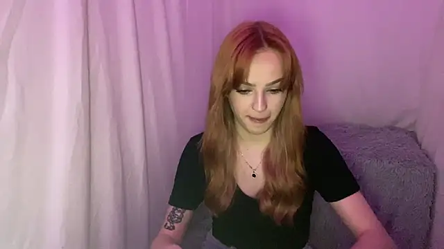 EvaKapnist online show from April 30, 2026, 8:57 pm