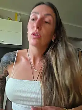 Snapshot of NicoleKaiser chatting on June 26, 2026, 5:34 am NicoleKaiser online show from June 26, 2026, 5:34 am