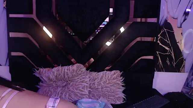sweetbloomcs online show from June 24, 2026, 9:03 pm