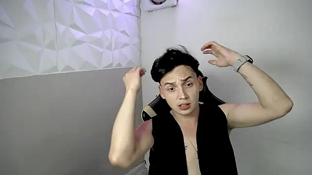 Mathias twinkk online show from May 31, 2026, 4:42 am