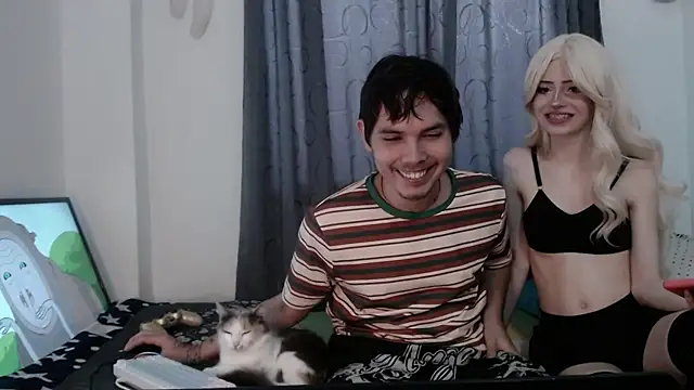 Snapshot of Fantasy-Dreams chatting on May 12, 2026, 10:29 pm Fantasy-Dreams online show from May 12, 2026, 10:29 pm