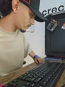 Snapshot of J-master23 chatting on April 5, 2026, 8:11 am J-master23 online show from April 5, 2026, 8:11 am