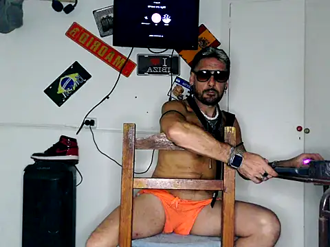 freddymdq100 online show from April 11, 2026, 12:04 am