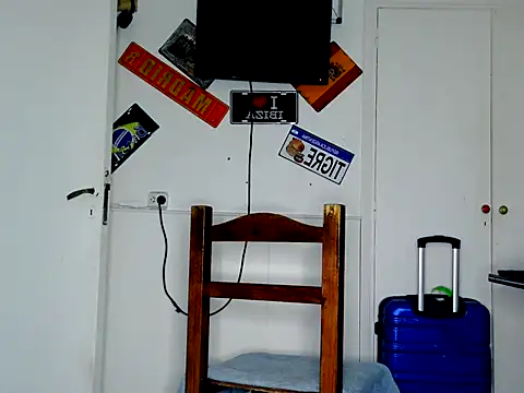 freddymdq100 online show from April 22, 2026, 8:32 pm