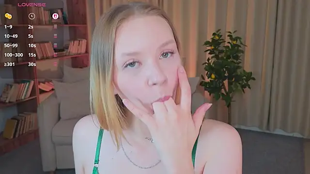 Snapshot of StaceyyJones chatting on July 20, 2026, 10:39 am StaceyyJones online show from July 20, 2026, 10:39 am