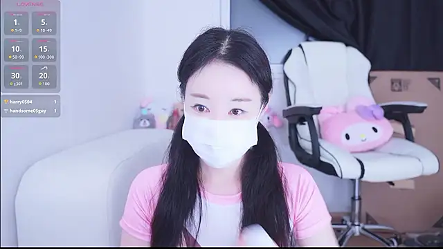 sexyjoy95 online show from April 13, 2026, 10:43 am