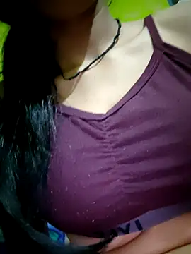Snapshot of Lily4852 chatting on March 29, 2026, 1:05 am Lily4852 online show from March 29, 2026, 1:05 am