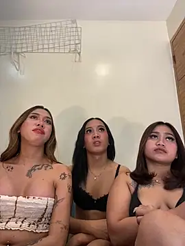 hugecock collins online show from May 24, 2026, 7:41 pm