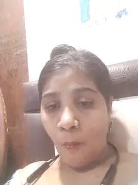 Snapshot of LovelyRenu chatting on April 1, 2026, 2:03 pm LovelyRenu online show from April 1, 2026, 2:03 pm